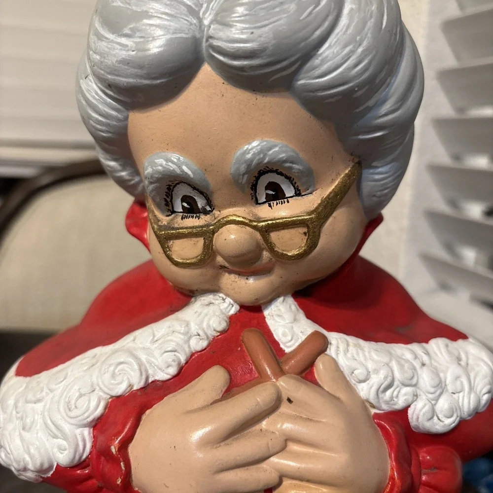 Vintage Santa Mrs. Claus Knitting 13